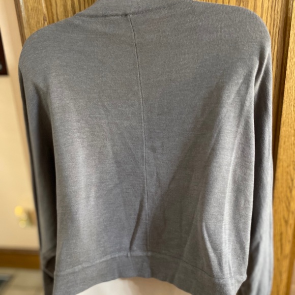 Gray knit sweater shrug with embellished front XL - Picture 7 of 7